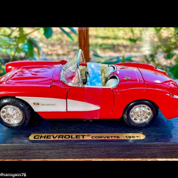 ▪️VTG▪️ROAD LEGENDS▪️1.18 Coll Die-Cast Metal 1957 Chevrolet CORVETTE Model - Picture 2 of 13